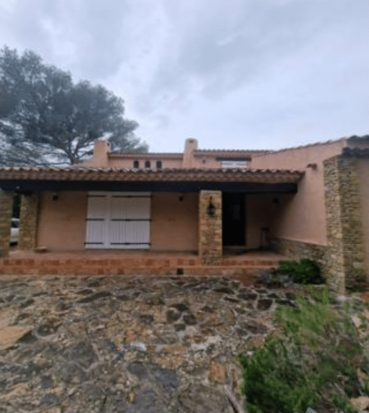 Etude&#x20;de&#x20;structure&#x20;en&#x20;reprise&#x20;en&#x20;sous-&#x0153;uvre&#x20;d&amp;&#x23;8217&#x3B;un&#x20;plancher&#x20;dans&#x20;une&#x20;maison&#x20;individuelle&#x20;&#x00E0;&#x20;Marseille